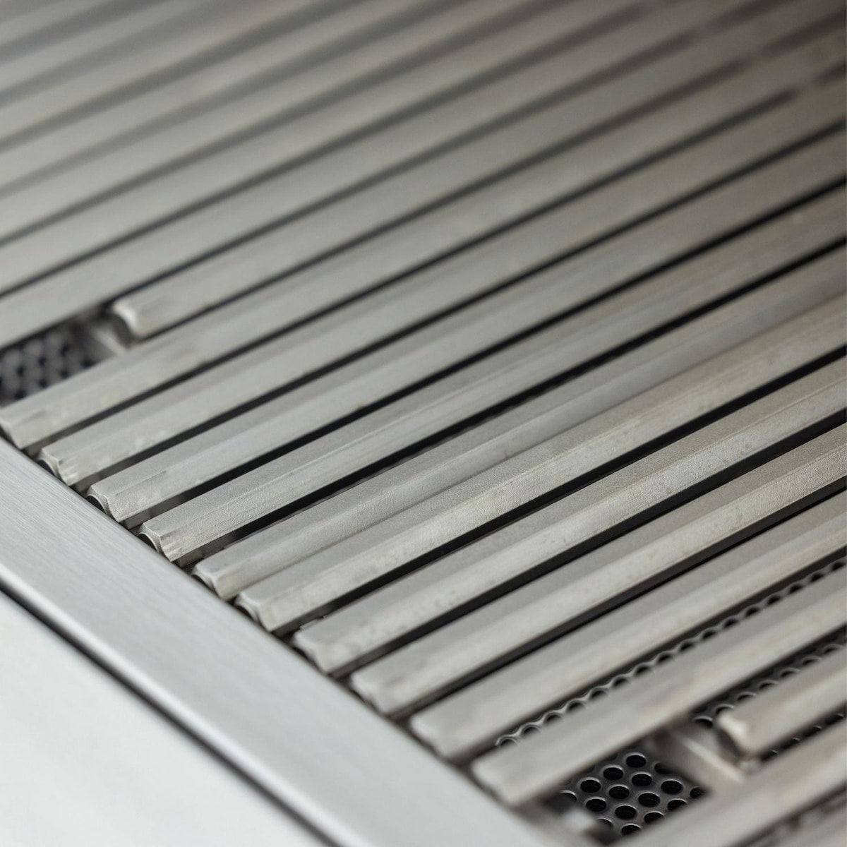 Blaze LTE PRO 32-Inch 4-Burner Built-in Gas Grill w/ Digital Temperature Screen & Rear Infrared Burner