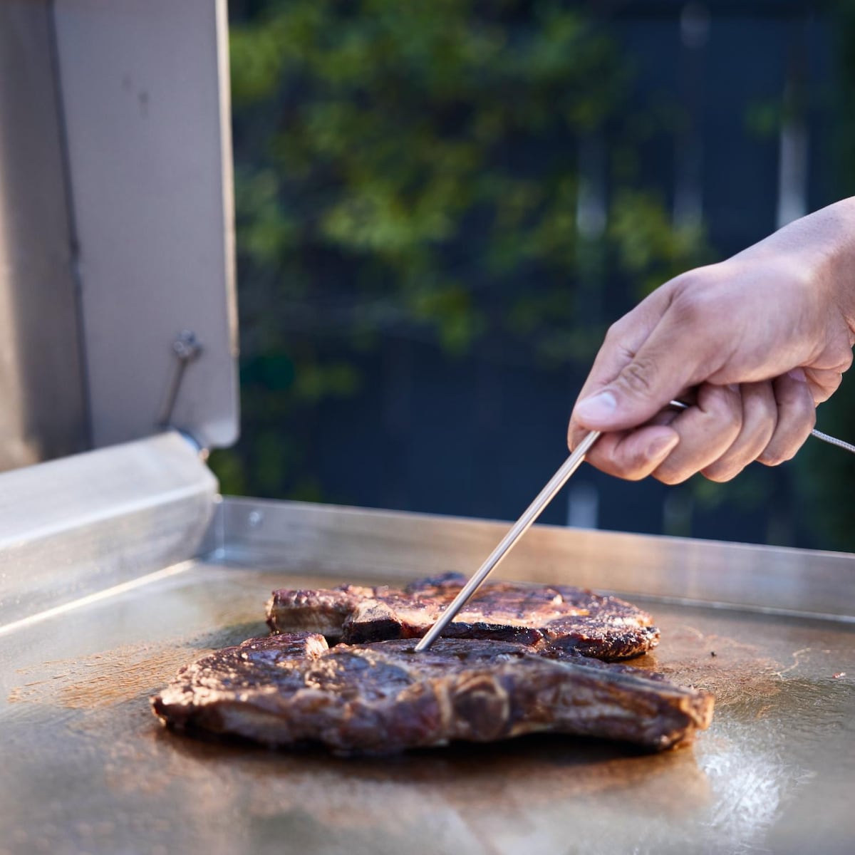 Blaze LTE PRO 40-Inch Built-in Gas Griddle w/ Digital Temperature Screen & Lift-Assist Lid