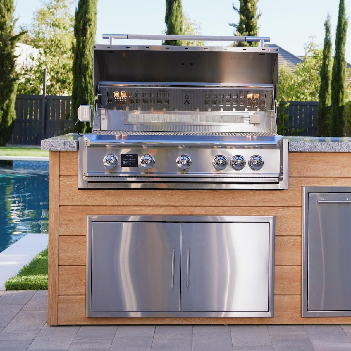 Blaze LTE PRO 40-Inch 5-Burner Built-in Gas Grill w/ Digital Temperature Screen & Rear Infrared Burner