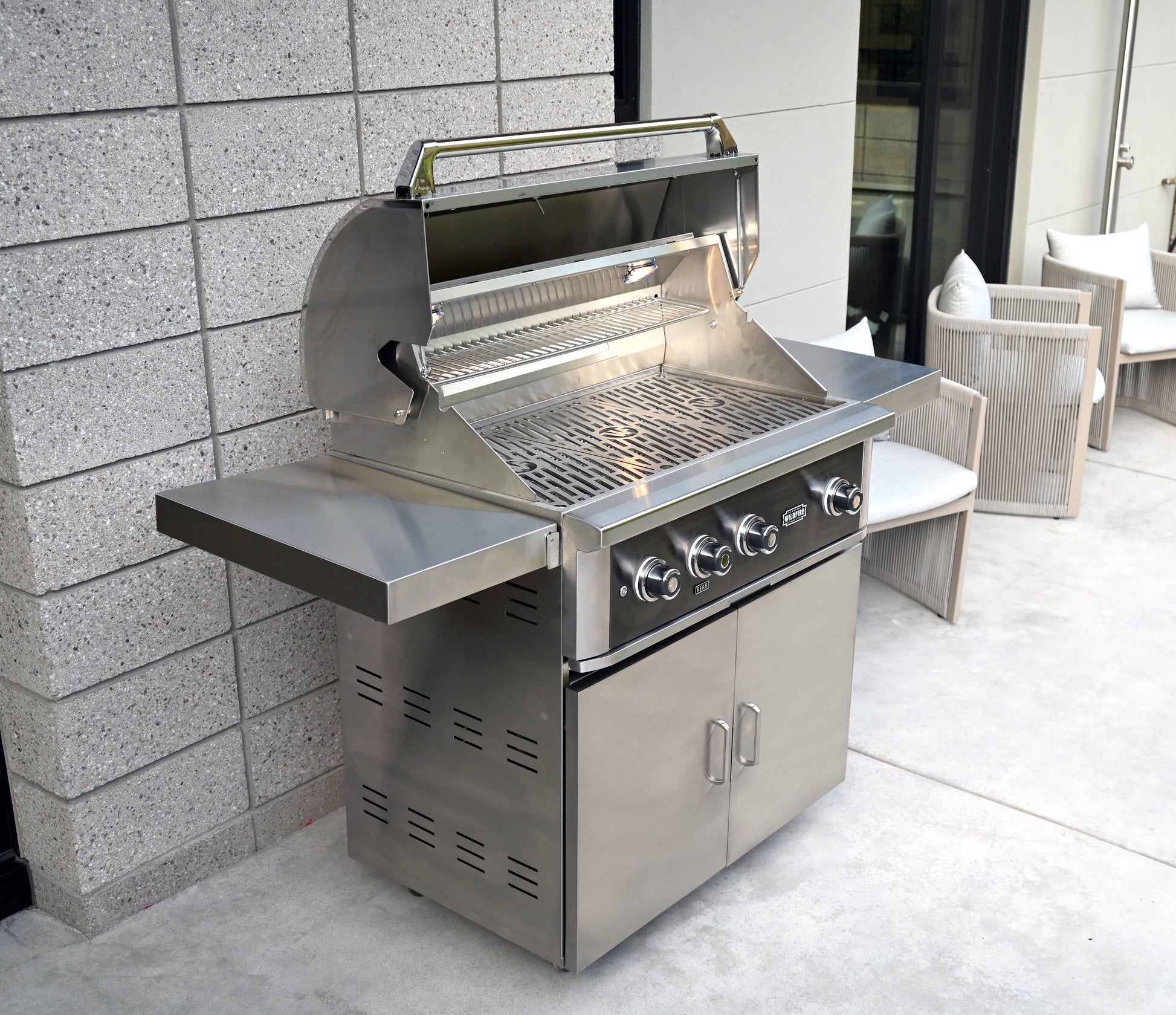 FOSTER'S LAGER BEER CAN OUTDOOR BIG-CAN-DO BARBEQUE CHARCOAL GRILL